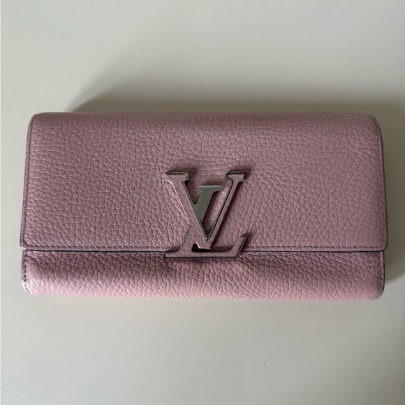 Louis Vuitton Capucines Long Wallet in Magnolia Pink - Picture 1 of 11